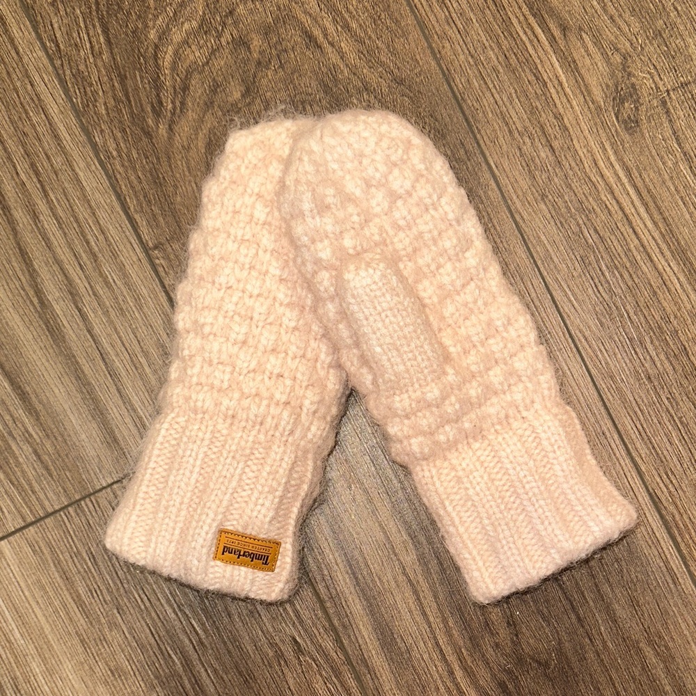 Timberland NWOT Light Pink Knit Mittens